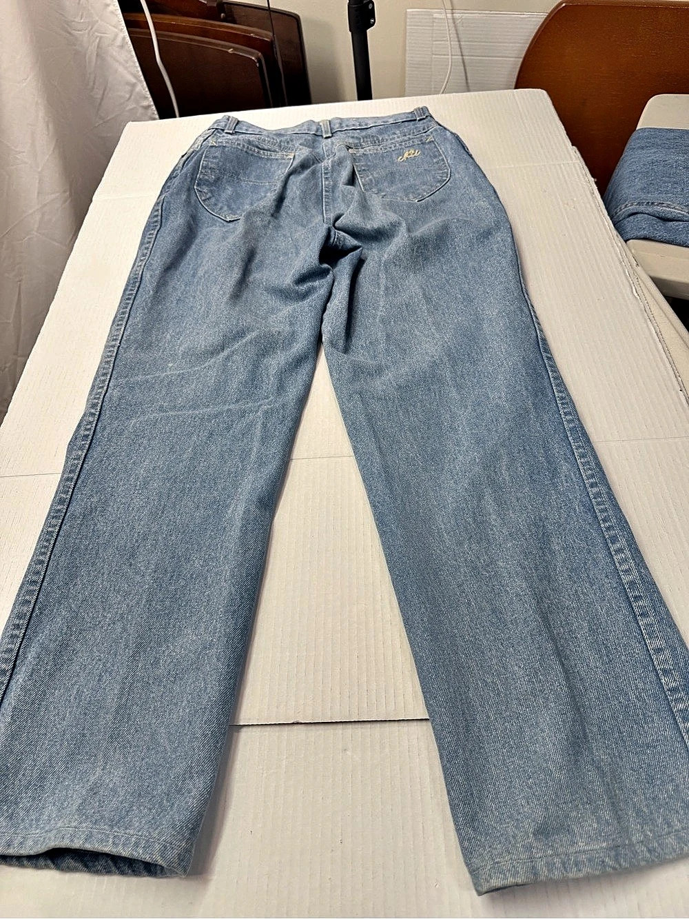 Vintage CHIC Jeans Size 10 Regular Made in USA High Waisted Mom Denim Light Wash